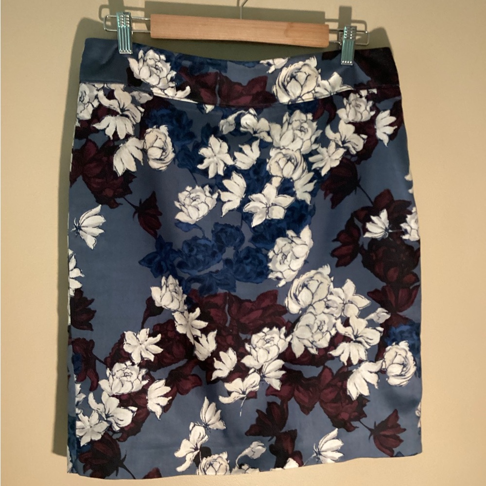 NEVER WORN LOFT 100% COTTON LINED PENCIL SKIRT BEAUTIFUL BLUE FLORAL 8